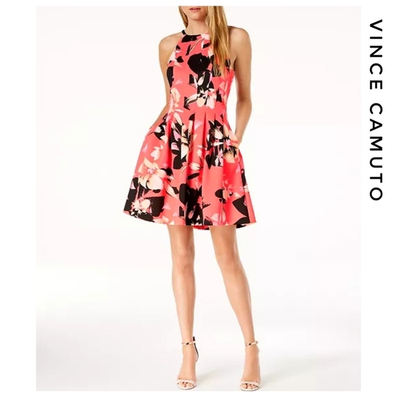 Vince Camuto Dresses & Skirts - Vince Camuto
Floral Printed Fit&Flare Pocket Dress